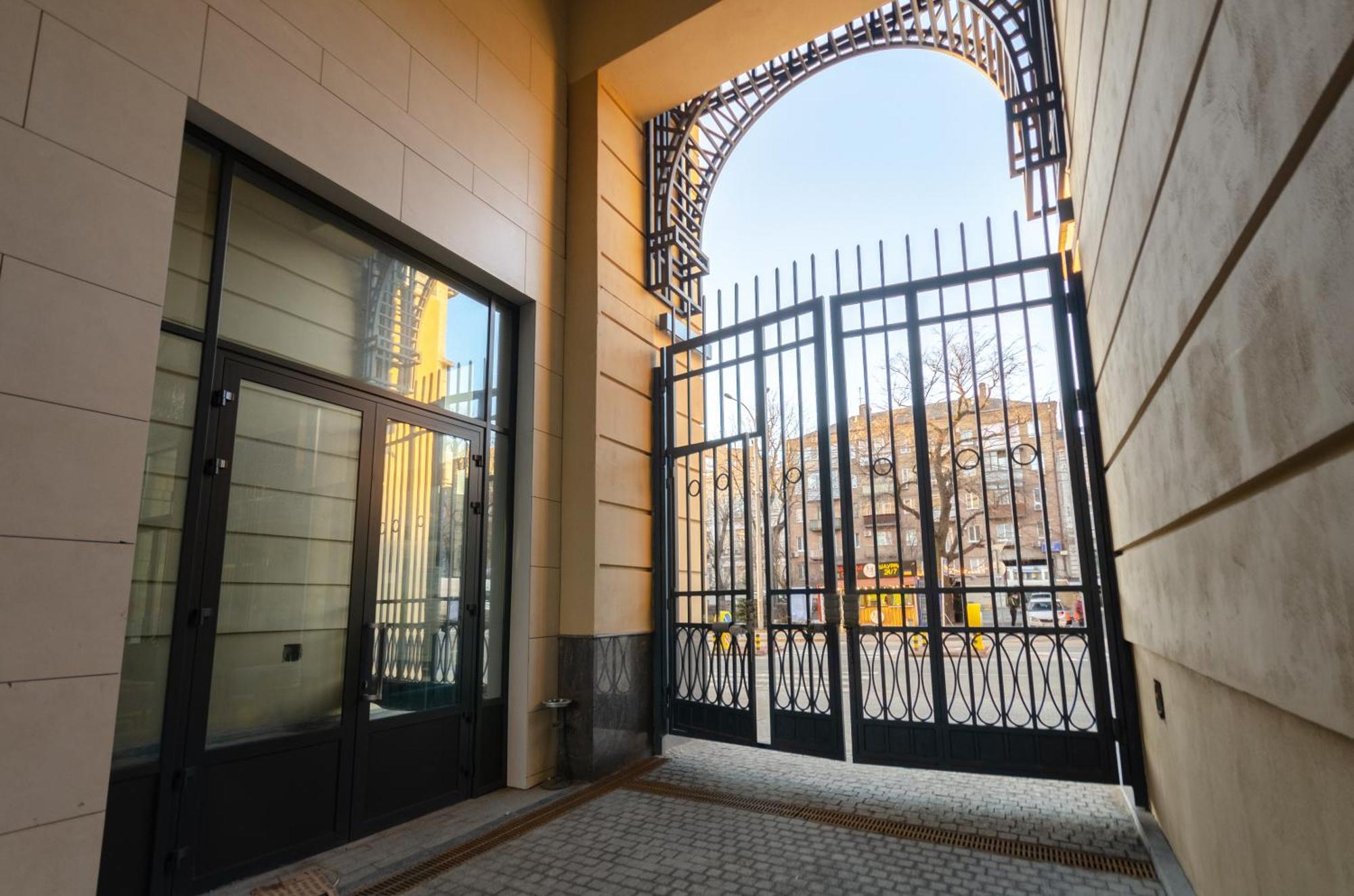Petrovdom 166-3B In Beautiful Apartments In Rc "Yaroslaviv Grad" Kiew Exterior foto